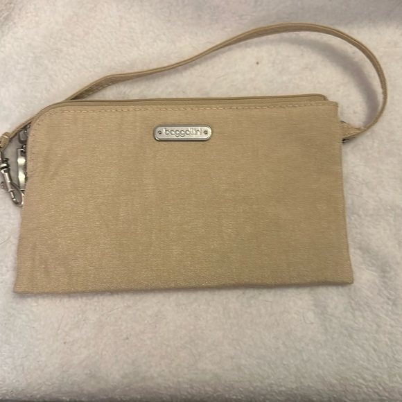 Baggallini Beige Color Zipper Closure Wristlet Handbag - Picture 1 of 7